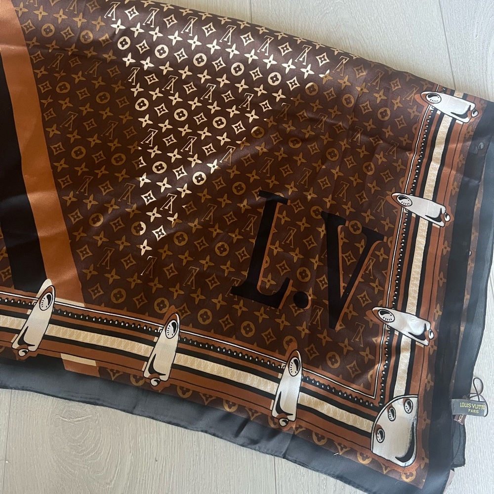 Louis Vuitton Scarf - Picture 2 of 3